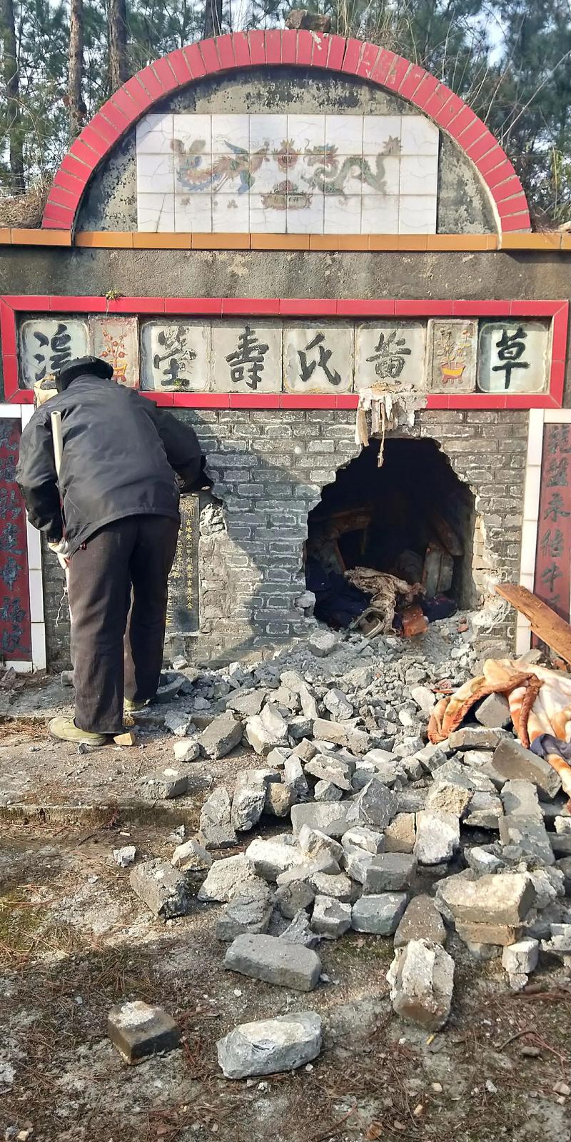 2025年七月份迁坟吉日 安葬立碑择日书